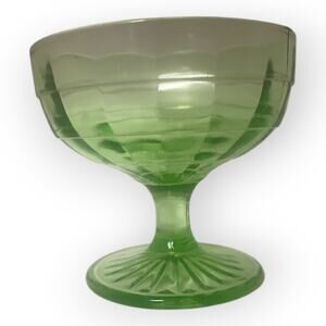 Vintage Federal Glass Green Vaseline Uranium Sorbet Ice Cream Glass EUC